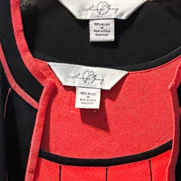 Adrienne Vittadini Red and Black Knit Top - Picture 1 of 3